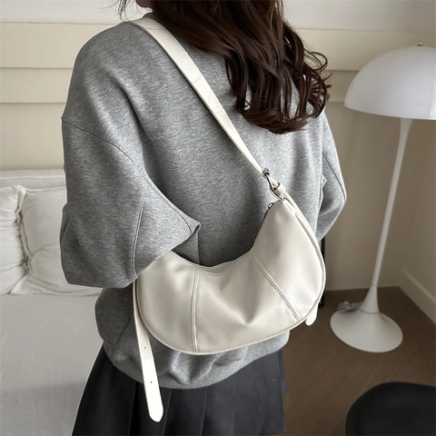 Damen Koreanisches Design PU Leder Halbmond Hobo Schultertasche Mit Verstellbarem Riemen Minimalistische Nähte Crossbody Handtasche