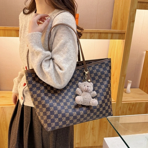 Borsa Tote a Scacchi Grande Capacità per Donna in Pelle PU Moda Pendolare Borsa a Tracolla con Ciondolo a Orsetto di Peluche