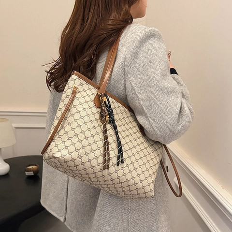Vintage Women Geometric Monogram Tote Bag Large Capacity PU Leather Shoulder Bag Elegant Daily Underarm Commuter Handbag