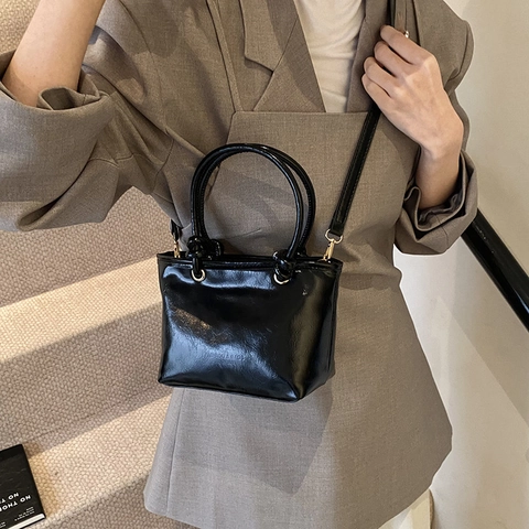 Damen Mode Glänzend PU Leder Beuteltasche Minimalistische Schultertasche Umhängetasche Mit Knotengriff Retro Pendler Tasche