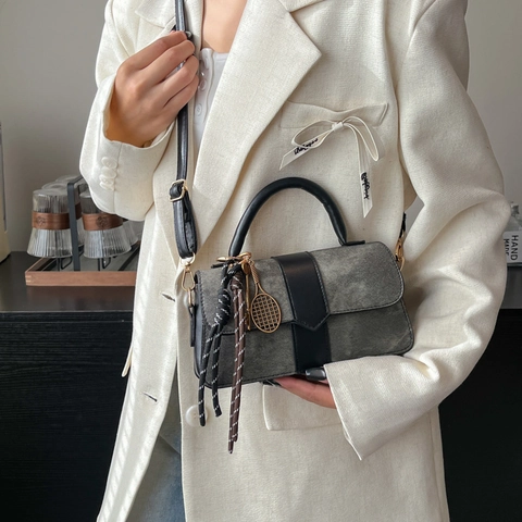Bolso de Hombro con Solapa en Bloques de Color de Diseño Retro para Mujer Moda de Cuero PU Bolso Cuadrado Pequeño Portátil con Colgante