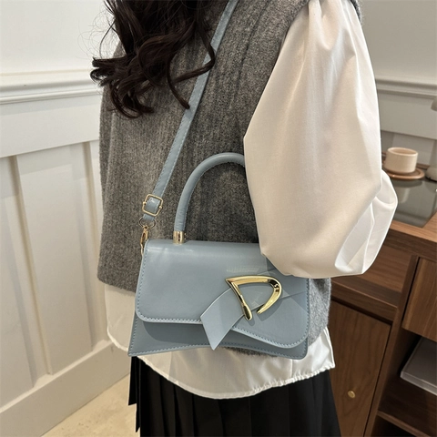 Borsa a Tracolla in Pelle PU alla Moda per Donna Fondo Curvo Asimmetrico Borsa Crossbody Con Fibbia a D Dorata Piccola Borsa Quadrata