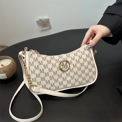 Borsa Sottobraccio in Pelle PU Vintage Con Monogramma Lettera M per Donna Moda Logo in Metallo Oro Catena Tracolla Borsa a Spalla Street Trend Hobo Square Purse