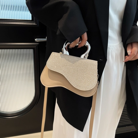 Γυναικεία Τσάντα Crossbody Με Ανώμαλη Μεταλλική Λαβή Κυματιστό Καπάκι Με Στρας Πολυτελής Δερμάτινη Τσάντα Σέλας PU Κομψή Τσάντα Ώμου