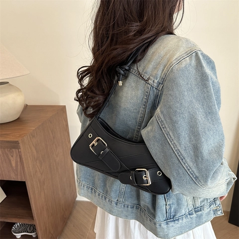 Vintage PU Leren Okseltas Voor Dames Retro Riem Ontwerp Motorstijl Schoudertas Met Metalen Gesp Effen Kleur Baguette Handtas