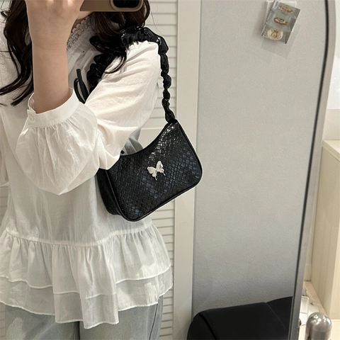 Bolso de Hombro Tejido para Mujer Vintage Color Sólido Bolso Hobo de Media Luna Con Hebilla de Mariposa de Metal Correa con Volantes