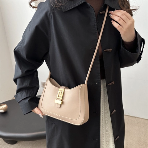 Damen PU Leder Halbmond Umhängetasche Mit Griechischem Schlüssel Metallschnalle Geknoteter Gurt Fashion Street Schultertasche