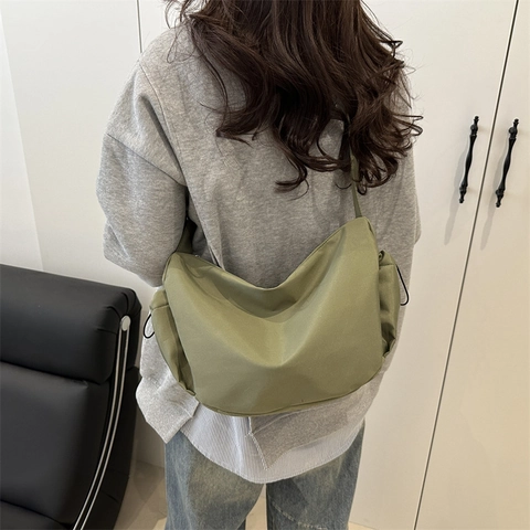 Women Large Capacity Nylon Crossbody Bag Minimalist Half Moon Hobo Bag Adjustable Strap Korean Style Solid Color Shoulder Bag