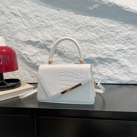 Sac Bandoulière en Cuir PU Mode Femme Motif Crocodile Sac à Main Minimaliste Texture Haut de Gamme Petit Sac Carré avec Bande Métallique