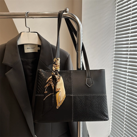 Borsa Tote da Donna a Grande Capacità in Pelle PU Patchwork Con Sciarpa Decorativa 2025 Moda Pendolare Borsa a Tracolla