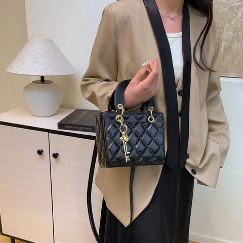 Women Quilted Crossbody Bag PU Leather Top Handle Handbag Small Square Shoulder Bag Rhombus Pattern Fashion Purse For Daily