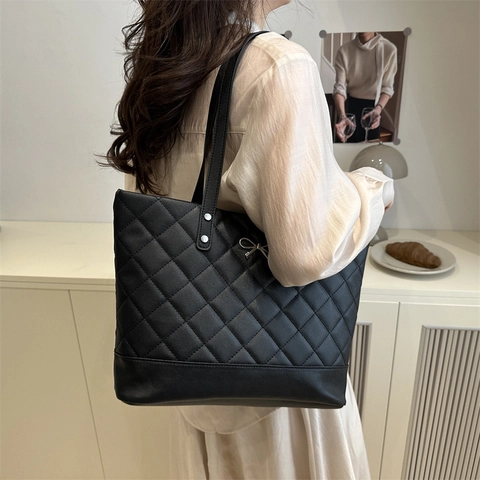 Damen Mode Gesteppte Tragetasche Mit Großer Kapazität Und Metallschleife Elegante PU Leder Schulter Unterarm Handtasche