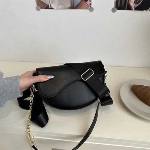 Retro Women PU Leather Saddle Bag Fashion Crossbody Shoulder Bag With Wide Strap And Metal Chain Solid Color Commuting Handbag