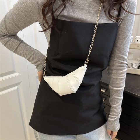 Mode Damen Mini PU Leder Croissant Tasche Elegante Halbmond Form Umhängetasche Mit Goldener Kette Kleine Schultertasche