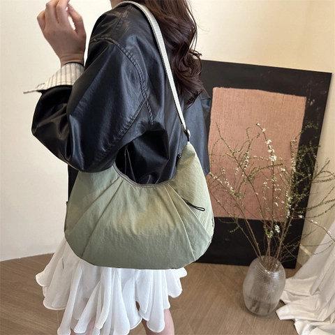 Bolso Bandolera para Mujer Ligero de Nylon Plisado Media Luna Gran Capacidad Color Sólido Bolso de Hombro Casual Tote