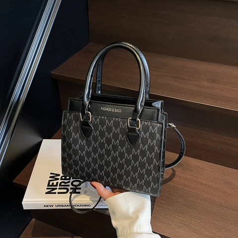 Sac Bandoulière Vintage en Cuir PU pour Femmes Imprimé Monogramme Lettre M Sac à Main Rétro Sac à Épaule Mode Quotidienne
