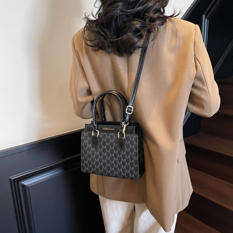 Sac Bandoulière Vintage en Cuir PU pour Femmes Imprimé Monogramme Lettre M Sac à Main Rétro Sac à Épaule Mode Quotidienne