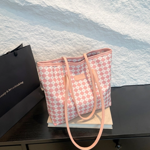 Damen Große Kapazität Schachbrett Tote Bag PU Leder Rautengitter Umhängetasche Mit Plüschbär Anhänger Handtasche Für Den Alltag