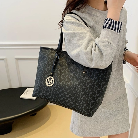 Vintage Monogramm Druck Tragetasche Für Damen Große Kapazität PU Leder Schultertasche Mit Metall Anhänger Pendler Handtasche