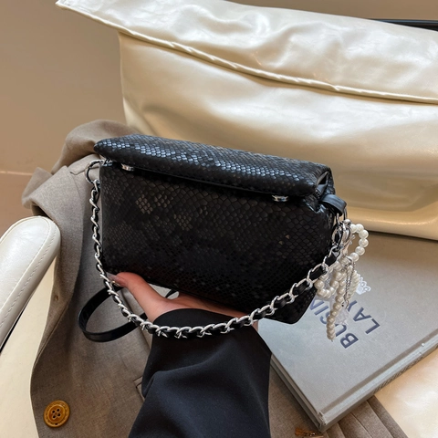 Bolso Bandolera de Moda para Mujer de Cuero PU con Patrón de Serpiente y Cadena Plateada con Colgante de Encaje y Perla Artificial