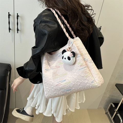 Damen Große Kapazität Gesteppte Tragetasche Regenbogen Stickerei Umhängetasche Mit Panda Anhänger Geflochtener Griff Handtasche