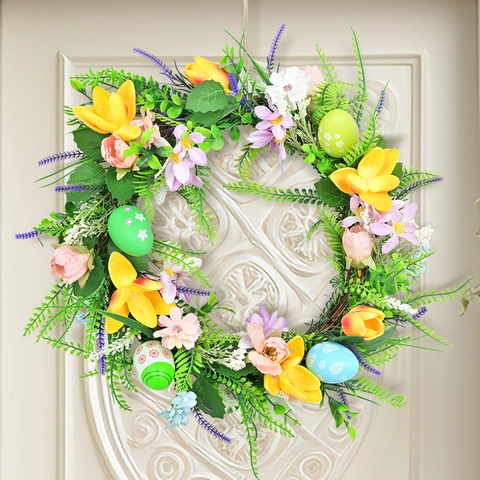 Ghirlanda di Pasqua Artificiale Con Uova Dipinte Colorate Tulipani Gialli Gigli Rosa Foglie Verdi Per Decorazione Porta