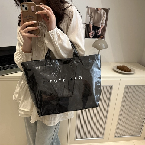 Women Large Capacity Glossy Pleated Tote Bag Waterproof Synthetic Material Letter Print Handbag Casual Fashion Shopping Bag