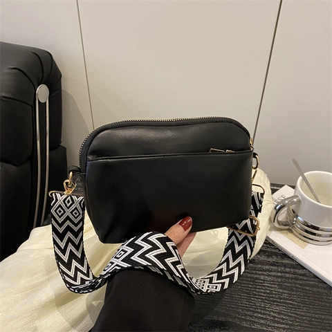 Petit Sac Carré Minimaliste en Cuir PU pour Femmes Sac Bandoulière Décontracté Avec Large Bandoulière Géométrique