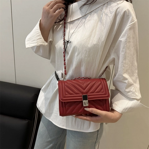 Sac Bandoulière Femme Matelassé en V avec Chaîne en Cuir PU Elégant Petit Sac Carré Porté Epaule avec Boucle Rectangulaire