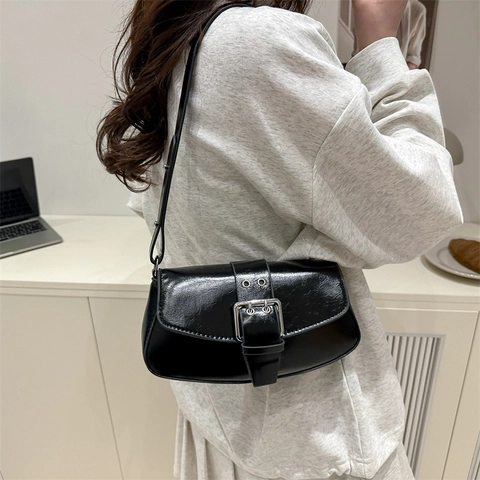 Vintage Solid PU Underarm Bag For Women Fashion Baguette Bag With Large Silver Metal Buckle Simple Casual Shoulder Handbag