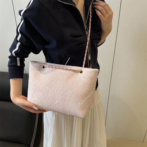 Women Quilted Diamond Jacquard Floral Tote Bag Embroidered Shoulder Bag With Chain Strap Fashion Casual Crossbody Handbag