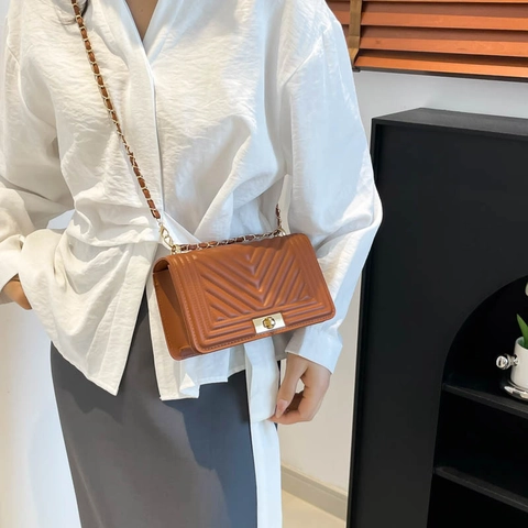Bolso Cuadrado Pequeño para Mujer de Cuero PU Acolchado Con Correa de Cadena Patrón en V Bolso de Hombro Simple para Mujer