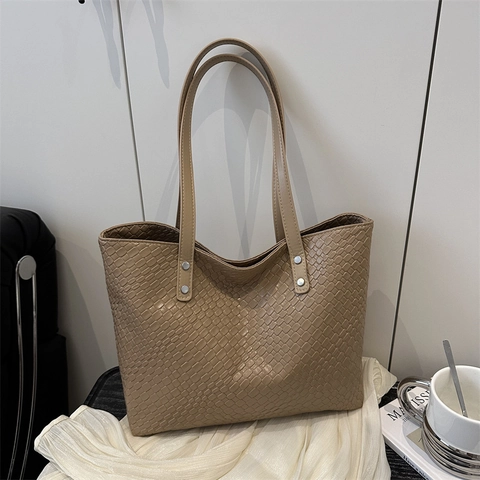 Large Capacity Woven Tote Bag For Women Minimalist Artificial Leather Shoulder Bag Casual Commuter Handbag With Rivets