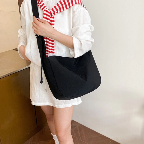 Große Kapazität Nylon Umhängetasche Für Damen Leichte Einfarbige Tote Schultertasche Verstellbarer Gurt Alltag Lässig