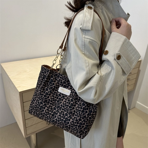 Borsa Shopping da Donna in Tela con Stampa Leopardata e Pied de Poule Grande Capacità Borsa a Spalla con Tracolla a Catena in Metallo