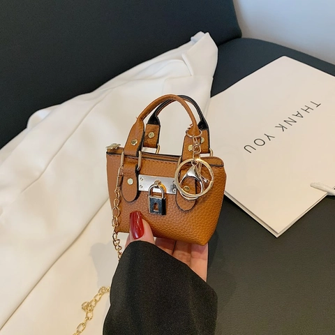 Mini Sac Bandoulière pour Femme en Cuir PU de Luxe Petit Sac Carré Avec Chaîne Sac à Main Élégant pour Usage Quotidien Cadeau de Mode