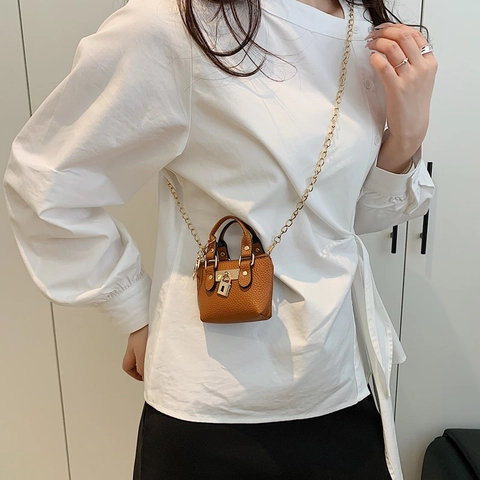 Mini Sac Bandoulière pour Femme en Cuir PU de Luxe Petit Sac Carré Avec Chaîne Sac à Main Élégant pour Usage Quotidien Cadeau de Mode