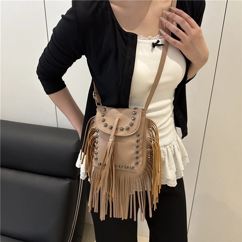 Vintage Fringe Crossbody Bag For Women Faux Leather Rivet Tassel Shoulder Phone Bag Bohemian Style Small Satchel
