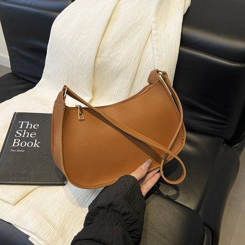 Minimalist Women PU Leather Hobo Bag Solid Color Crescent Shoulder Underarm Handbag Lightweight Casual Commute Fashion Bag