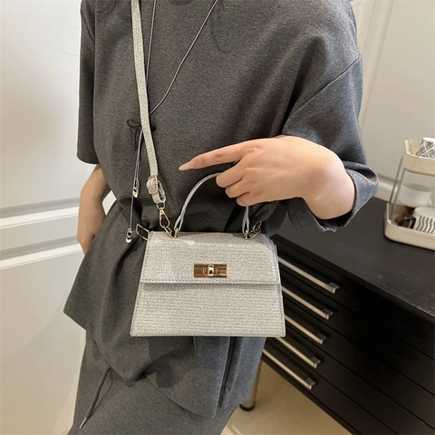 Women Sequin Crossbody Bag Glitter Handbag With Gold Metal Twist Lock Evening Party Small Square Bag Fashion Shoulder Bag