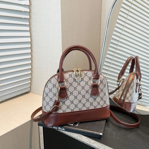 Borsa a Tracolla Vintage a Conchiglia con Monogramma da Donna Borsa a Mano in Pelle PU Retro con Motivo Stampato alla Moda