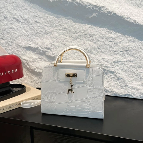 Sac Bandoulière en Cuir PU Motif Crocodile Mode Sac à Main Avec Poignée en Métal Pendentif Cerf Sac à Épaule Élégant