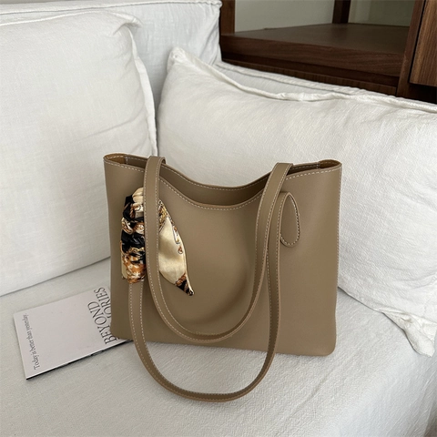 Bolso Tote de Cuir PU de Gran Capacidad para Mujer Retro Casual Bolso de Hombro Con Pañuelo de Satén Decorativo