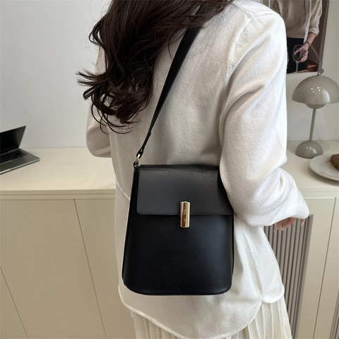 Women Stylish PU Leather Crossbody Bag Minimalist Small Square Bucket Bag With Gold Buckle Stitching Fashion Shoulder Bag