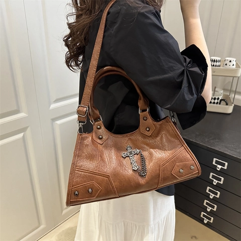 Sac Fourre-tout Femme Rétro Gothique Chaîne de Croix Grande Capacité Cuir PU Rivets Sac Bandoulière Style Punk Moto
