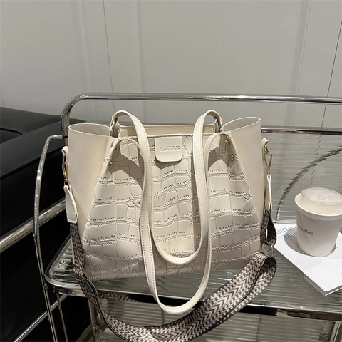 Sac Fourre-tout en Cuir PU Motif Crocodile Grande Capacité Sac Bandoulière Avec Large Sangle Géométrique Sac à Épaule Casual