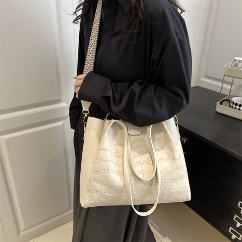 Sac Fourre-tout en Cuir PU Motif Crocodile Grande Capacité Sac Bandoulière Avec Large Sangle Géométrique Sac à Épaule Casual