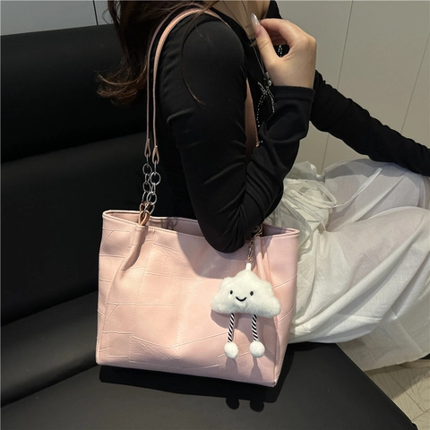 Sac Fourre-tout Grande Capacité pour Femmes Style Coréen Tendance Patchwork Géométrique Sac à Épaule en Cuir PU Avec Pendentif Nuage