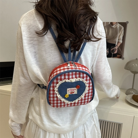 Mini Mochila Gingham para Mujer Dulce Cereza Corazón Denim Patchwork Bolso de Viaje a Cuadros Rojos Pequeño Bolso de Hombro