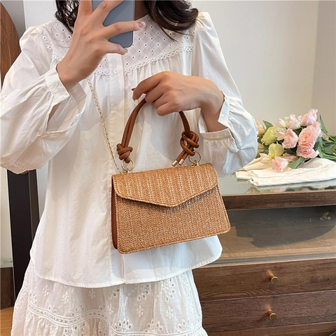 Borsa a Tracolla in Paglia Intrecciata da Donna Trama a Spina di Pesce Borsa a Mano con Patta a Busta Catena in Metallo e Manico a Nodo